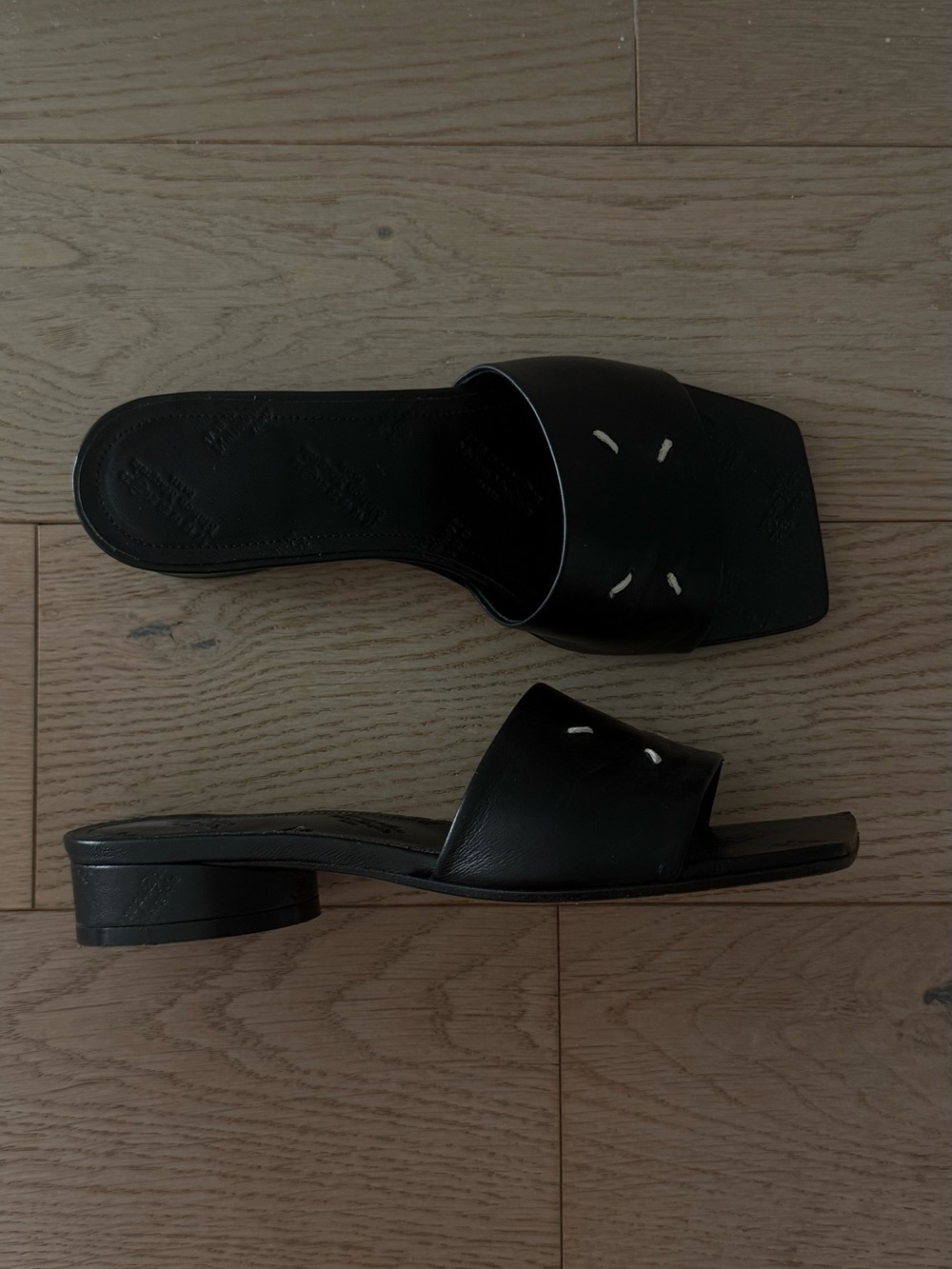 Maison Martin Margiela Black Leather Slide Sandals with White Stitching - Picture 3 of 4